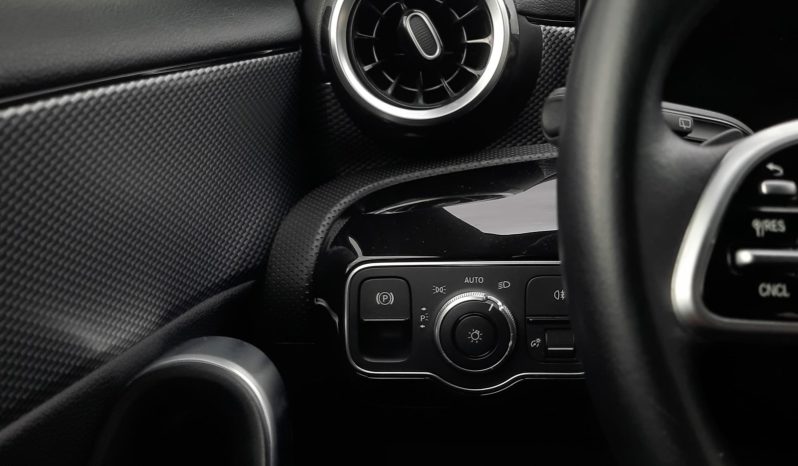 
								Mercedes A180 d Urban completo									