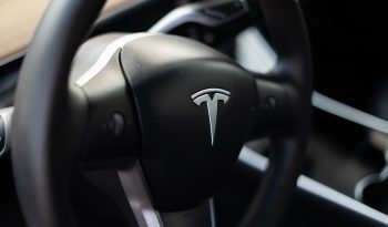 Tesla Model 3 Standard Range Plus completo