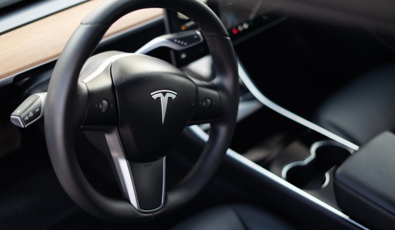 Tesla Model 3 Standard Range Plus completo