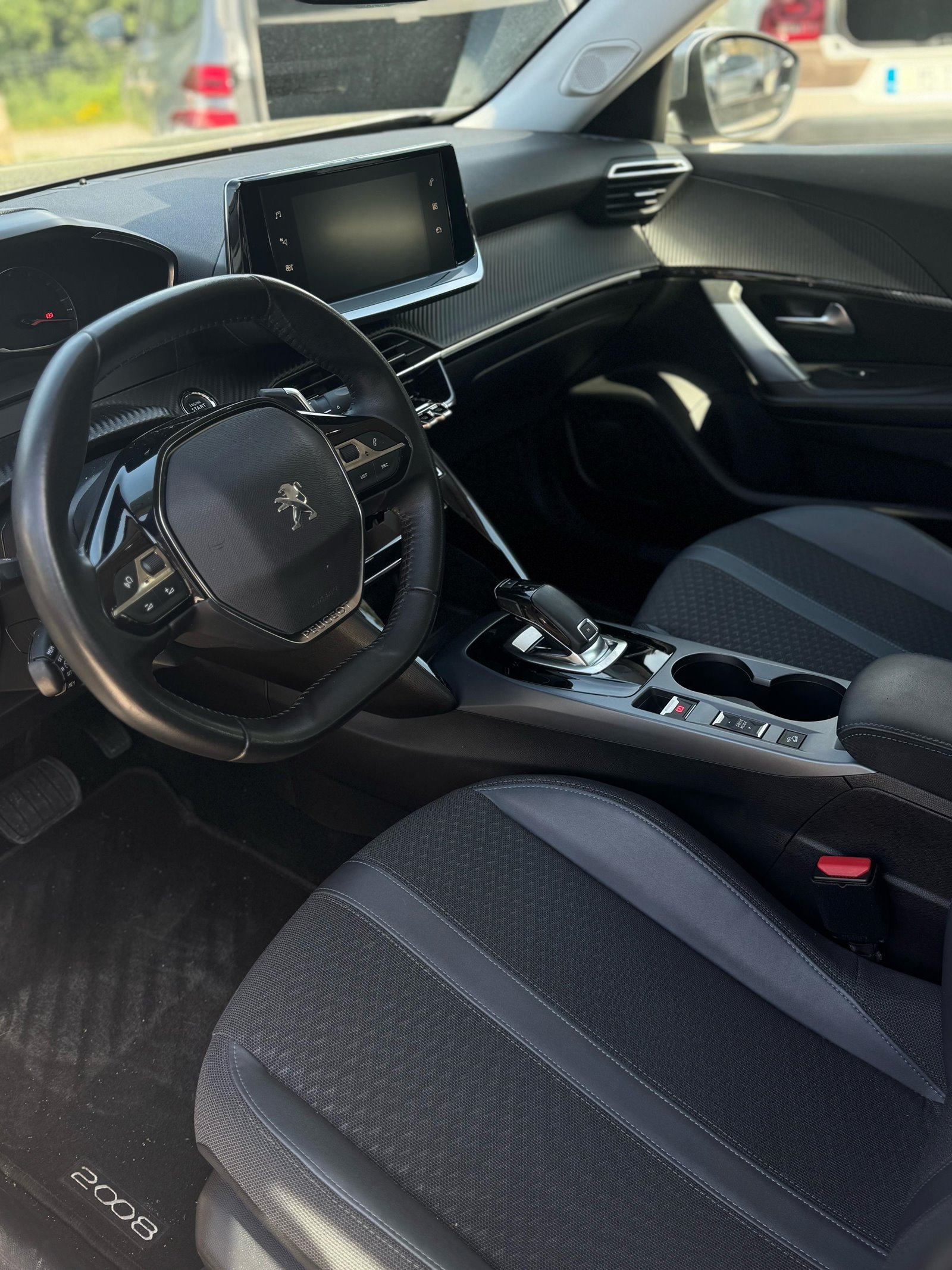 Peugeot-2008-Allure-2020-10