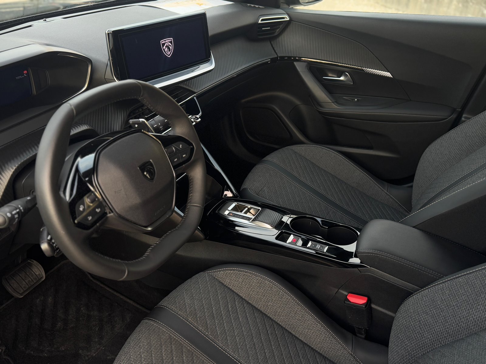 Peugeot-2008-Puretech-Allure-202319