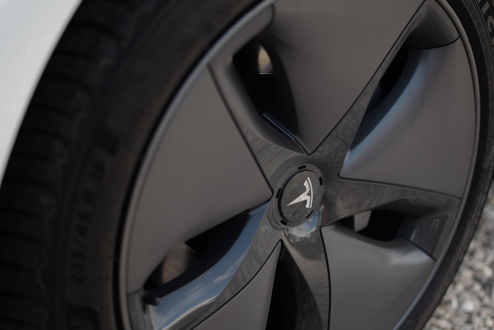 Tesla-Model-3-Standard-Range-Plus-3